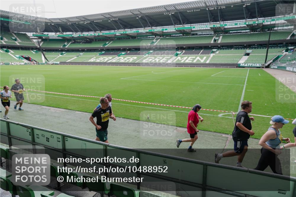 13.09.2026 - 21. swb-Marathon Bremen Michael Burmester http://msf.ph/oto/10488952 13.09.2026 10:37:48 Laufen im Stadion 10090, 10091, 10092, 10150, 10153, 10154, 10168, 10186, 10188, 10190, 10198, 10205, 10237, 10257, 10273, 10274, 10278, 10283, 10296, 10305, 10315, 10323, 10327, 10331, 10332, 10338, 10370, 10375, 10376, 10390, 10411, 10429, 10432, 10444, 10465, 10488, 10497, 10500, 10516, 10526, 10531, 10569, 10598, 10613, 10633, 10645, 10647, 10648, 10654, 10659, 10661, 10663, 10674, 10681, 10682, 10695, 10697, 10802, 10823 meine-sportfotos.de