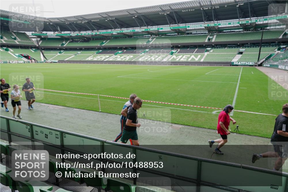 13.09.2026 - 21. swb-Marathon Bremen Michael Burmester http://msf.ph/oto/10488953 13.09.2026 10:37:49 Laufen im Stadion 10090, 10091, 10092, 10150, 10153, 10154, 10168, 10186, 10188, 10190, 10198, 10205, 10237, 10257, 10260, 10273, 10274, 10278, 10283, 10296, 10305, 10315, 10323, 10327, 10331, 10332, 10338, 10370, 10375, 10376, 10390, 10411, 10429, 10432, 10444, 10465, 10488, 10497, 10500, 10516, 10526, 10531, 10598, 10613, 10633, 10645, 10647, 10648, 10654, 10659, 10661, 10663, 10674, 10681, 10682, 10695, 10697, 10802, 10823 meine-sportfotos.de