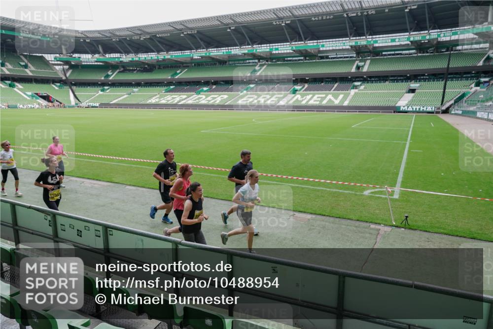 13.09.2026 - 21. swb-Marathon Bremen Michael Burmester http://msf.ph/oto/10488954 13.09.2026 10:37:51 Laufen im Stadion 10090, 10091, 10092, 10150, 10153, 10154, 10168, 10186, 10188, 10190, 10198, 10205, 10237, 10257, 10259, 10260, 10273, 10274, 10283, 10296, 10305, 10315, 10323, 10327, 10331, 10332, 10370, 10375, 10376, 10390, 10411, 10429, 10432, 10444, 10465, 10488, 10497, 10500, 10516, 10526, 10531, 10598, 10613, 10633, 10645, 10647, 10648, 10654, 10659, 10661, 10663, 10674, 10681, 10682, 10695, 10697, 10802, 10823 meine-sportfotos.de