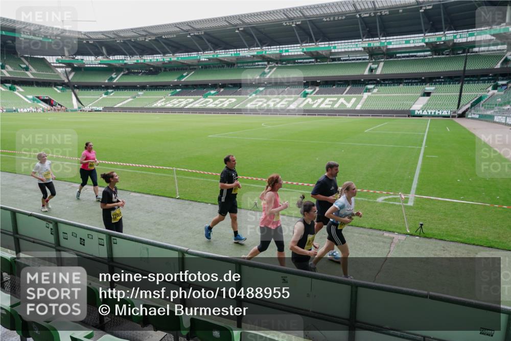 13.09.2026 - 21. swb-Marathon Bremen Michael Burmester http://msf.ph/oto/10488955 13.09.2026 10:37:52 Laufen im Stadion 10090, 10091, 10092, 10150, 10153, 10154, 10168, 10186, 10188, 10190, 10198, 10205, 10237, 10257, 10259, 10260, 10273, 10274, 10283, 10296, 10305, 10315, 10323, 10327, 10331, 10332, 10370, 10375, 10376, 10390, 10411, 10429, 10432, 10444, 10465, 10488, 10497, 10500, 10516, 10526, 10531, 10598, 10613, 10633, 10645, 10647, 10648, 10654, 10659, 10661, 10663, 10674, 10681, 10682, 10695, 10697, 10802, 10823 meine-sportfotos.de