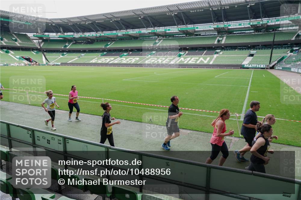 13.09.2026 - 21. swb-Marathon Bremen Michael Burmester http://msf.ph/oto/10488956 13.09.2026 10:37:53 Laufen im Stadion 10090, 10091, 10092, 10150, 10153, 10154, 10168, 10186, 10188, 10190, 10198, 10205, 10237, 10257, 10259, 10260, 10273, 10274, 10283, 10296, 10305, 10315, 10323, 10327, 10331, 10332, 10370, 10375, 10376, 10390, 10429, 10432, 10444, 10465, 10488, 10497, 10500, 10516, 10526, 10598, 10613, 10633, 10645, 10647, 10648, 10654, 10659, 10661, 10663, 10674, 10681, 10682, 10695, 10697, 10802, 10823 meine-sportfotos.de
