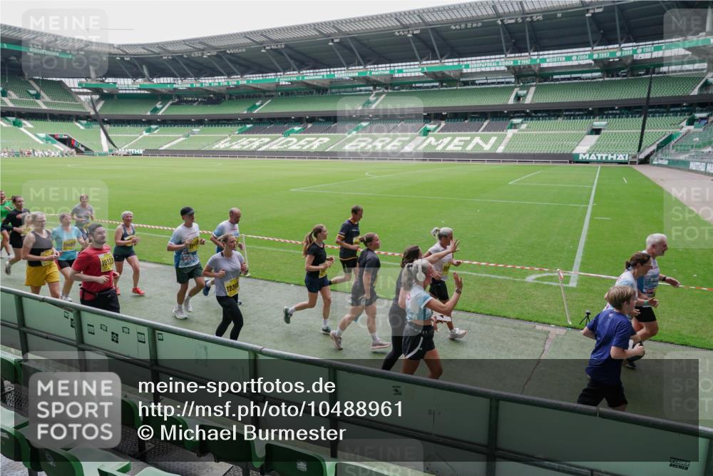 13.09.2026 - 21. swb-Marathon Bremen Michael Burmester http://msf.ph/oto/10488961 13.09.2026 10:37:58 Laufen im Stadion 10090, 10091, 10092, 10150, 10153, 10154, 10168, 10186, 10188, 10190, 10198, 10205, 10237, 10257, 10259, 10260, 10273, 10274, 10283, 10296, 10305, 10315, 10323, 10327, 10331, 10332, 10370, 10375, 10376, 10390, 10429, 10432, 10444, 10465, 10488, 10497, 10500, 10516, 10526, 10598, 10613, 10633, 10645, 10647, 10648, 10654, 10659, 10661, 10663, 10674, 10681, 10682, 10695, 10697, 10802, 10823 meine-sportfotos.de