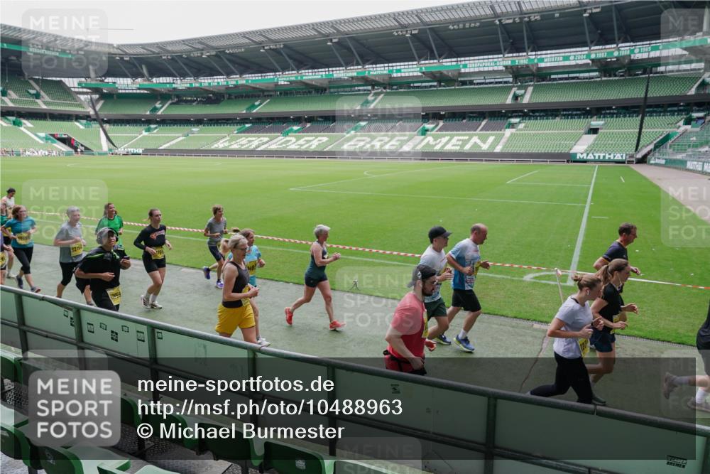 13.09.2026 - 21. swb-Marathon Bremen Michael Burmester http://msf.ph/oto/10488963 13.09.2026 10:38:00 Laufen im Stadion 10090, 10091, 10092, 10150, 10153, 10154, 10168, 10186, 10188, 10190, 10198, 10205, 10237, 10257, 10259, 10260, 10273, 10274, 10283, 10296, 10305, 10315, 10323, 10327, 10331, 10332, 10370, 10375, 10376, 10390, 10429, 10432, 10444, 10465, 10488, 10497, 10500, 10516, 10526, 10598, 10613, 10633, 10645, 10647, 10648, 10654, 10659, 10661, 10663, 10674, 10681, 10682, 10695, 10697, 10802, 10823 meine-sportfotos.de