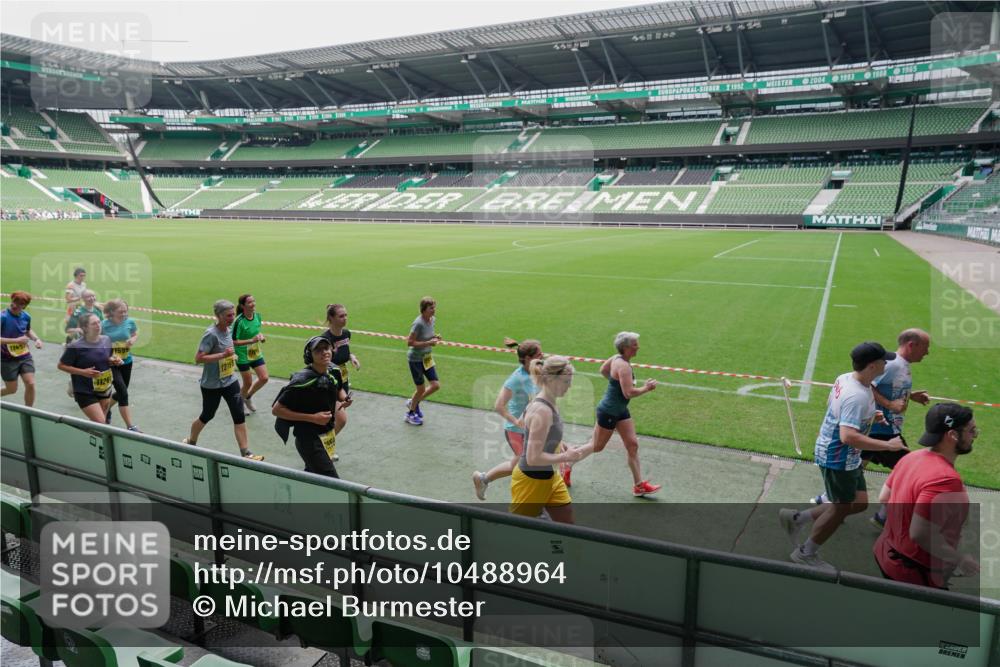13.09.2026 - 21. swb-Marathon Bremen Michael Burmester http://msf.ph/oto/10488964 13.09.2026 10:38:01 Laufen im Stadion 10090, 10091, 10092, 10150, 10153, 10154, 10168, 10186, 10188, 10190, 10198, 10205, 10237, 10257, 10259, 10260, 10273, 10274, 10283, 10296, 10305, 10315, 10323, 10327, 10331, 10332, 10370, 10375, 10376, 10390, 10432, 10444, 10465, 10488, 10497, 10500, 10516, 10526, 10598, 10613, 10633, 10645, 10647, 10648, 10654, 10659, 10661, 10663, 10674, 10681, 10682, 10695, 10697, 10802, 10823 meine-sportfotos.de