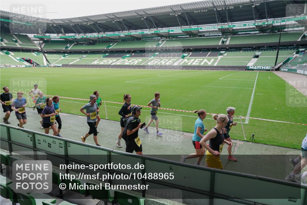13.09.2026 - 21. swb-Marathon Bremen Michael Burmester http://msf.ph/oto/10488965 13.09.2026 10:38:01 Laufen im Stadion 10090, 10091, 10092, 10150, 10153, 10154, 10168, 10186, 10188, 10190, 10198, 10205, 10237, 10257, 10259, 10260, 10273, 10274, 10283, 10296, 10305, 10315, 10323, 10327, 10331, 10332, 10370, 10375, 10376, 10390, 10432, 10444, 10465, 10488, 10497, 10500, 10516, 10526, 10598, 10613, 10633, 10645, 10647, 10648, 10654, 10659, 10661, 10663, 10674, 10681, 10682, 10695, 10697, 10802, 10823 meine-sportfotos.de