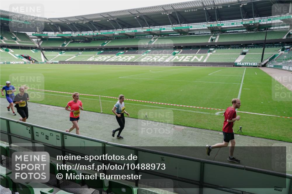 13.09.2026 - 21. swb-Marathon Bremen Michael Burmester http://msf.ph/oto/10488973 13.09.2026 10:38:08 Laufen im Stadion 10090, 10091, 10092, 10150, 10153, 10154, 10168, 10186, 10188, 10190, 10198, 10205, 10237, 10259, 10260, 10273, 10274, 10283, 10296, 10305, 10315, 10323, 10327, 10331, 10332, 10370, 10375, 10376, 10432, 10444, 10465, 10488, 10497, 10500, 10516, 10526, 10598, 10613, 10630, 10633, 10645, 10647, 10648, 10654, 10659, 10661, 10663, 10674, 10681, 10682, 10695, 10697, 10802, 10823 meine-sportfotos.de