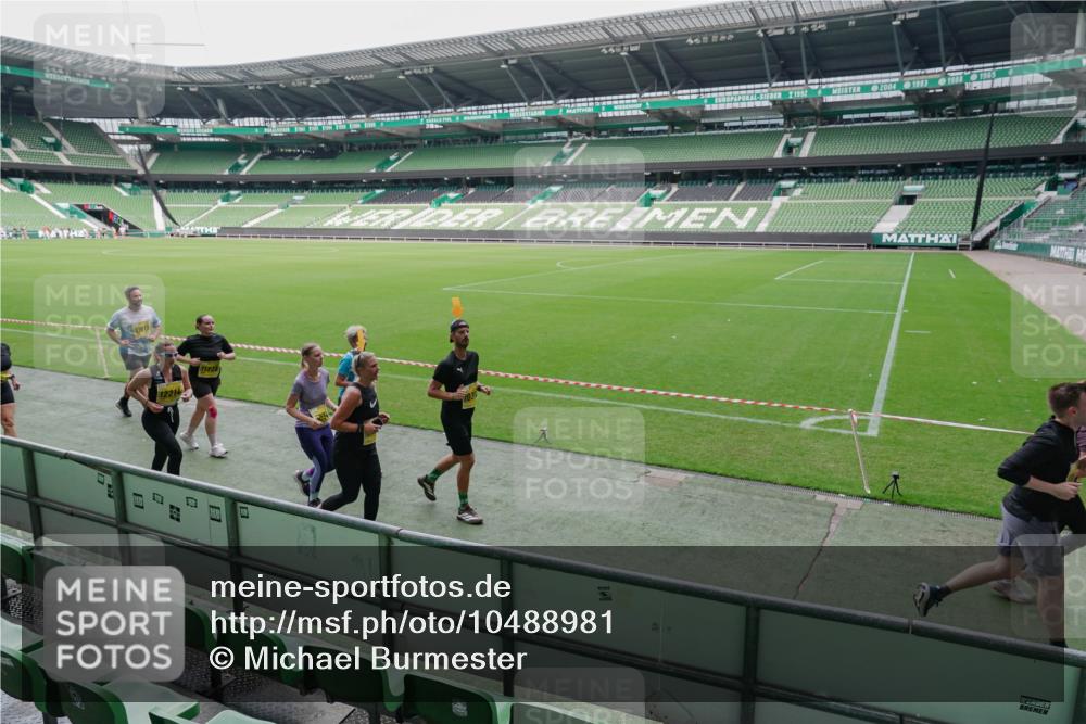 13.09.2026 - 21. swb-Marathon Bremen Michael Burmester http://msf.ph/oto/10488981 13.09.2026 10:38:21 Laufen im Stadion 10090, 10091, 10150, 10168, 10186, 10188, 10190, 10204, 10205, 10238, 10259, 10260, 10273, 10274, 10283, 10305, 10315, 10323, 10327, 10331, 10332, 10360, 10363, 10364, 10370, 10375, 10376, 10404, 10432, 10444, 10457, 10465, 10469, 10488, 10516, 10526, 10595, 10598, 10630, 10645, 10654, 10659, 10661, 10663, 10674, 10681, 10682, 10686, 10695, 10697, 10802, 10823 meine-sportfotos.de