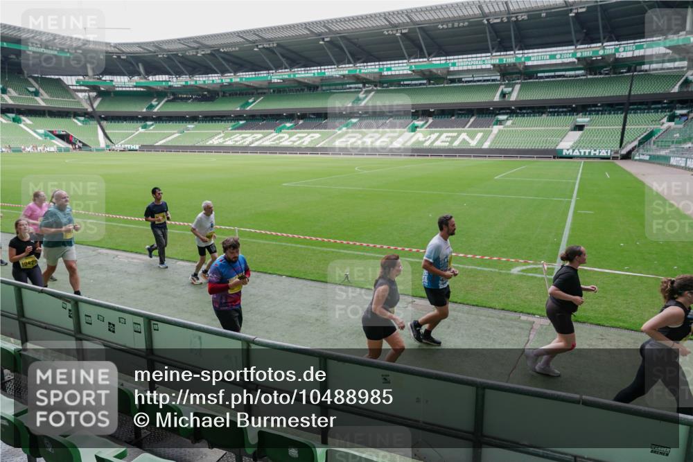 13.09.2026 - 21. swb-Marathon Bremen Michael Burmester http://msf.ph/oto/10488985 13.09.2026 10:38:24 Laufen im Stadion 10090, 10091, 10139, 10150, 10168, 10186, 10188, 10190, 10204, 10205, 10238, 10259, 10260, 10273, 10274, 10283, 10305, 10315, 10323, 10327, 10360, 10363, 10364, 10370, 10375, 10376, 10404, 10432, 10444, 10457, 10465, 10469, 10488, 10505, 10516, 10526, 10595, 10598, 10630, 10645, 10654, 10659, 10661, 10663, 10674, 10681, 10682, 10686, 10695, 10697, 10802, 10823 meine-sportfotos.de