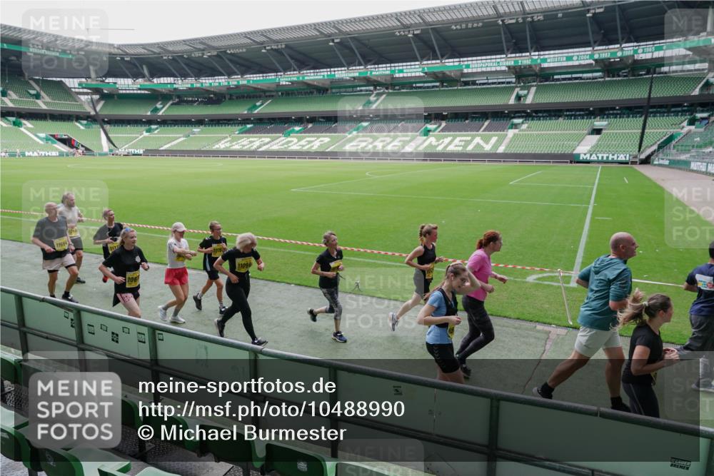 13.09.2026 - 21. swb-Marathon Bremen Michael Burmester http://msf.ph/oto/10488990 13.09.2026 10:38:27 Laufen im Stadion 10090, 10091, 10135, 10139, 10150, 10168, 10188, 10190, 10204, 10205, 10238, 10259, 10260, 10273, 10274, 10283, 10305, 10315, 10323, 10327, 10360, 10363, 10364, 10370, 10375, 10376, 10378, 10404, 10432, 10444, 10457, 10465, 10469, 10488, 10505, 10510, 10511, 10516, 10526, 10595, 10598, 10630, 10645, 10654, 10661, 10663, 10664, 10674, 10681, 10682, 10686, 10695, 10697, 10802, 10823 meine-sportfotos.de