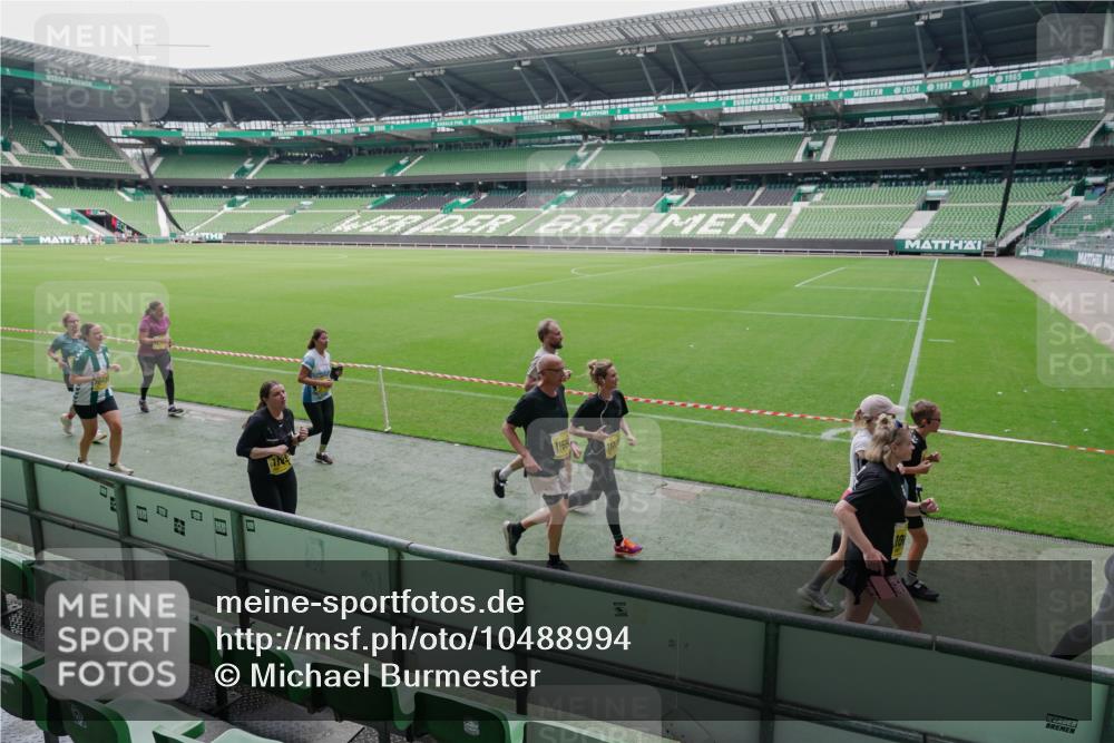 13.09.2026 - 21. swb-Marathon Bremen Michael Burmester http://msf.ph/oto/10488994 13.09.2026 10:38:29 Laufen im Stadion 10090, 10091, 10135, 10139, 10150, 10168, 10188, 10190, 10204, 10205, 10238, 10259, 10260, 10273, 10274, 10283, 10305, 10315, 10323, 10360, 10363, 10364, 10370, 10375, 10376, 10378, 10404, 10432, 10444, 10457, 10465, 10469, 10488, 10505, 10510, 10511, 10516, 10526, 10595, 10598, 10609, 10630, 10645, 10654, 10661, 10662, 10663, 10664, 10674, 10681, 10682, 10686, 10695, 10697, 10802, 10823 meine-sportfotos.de