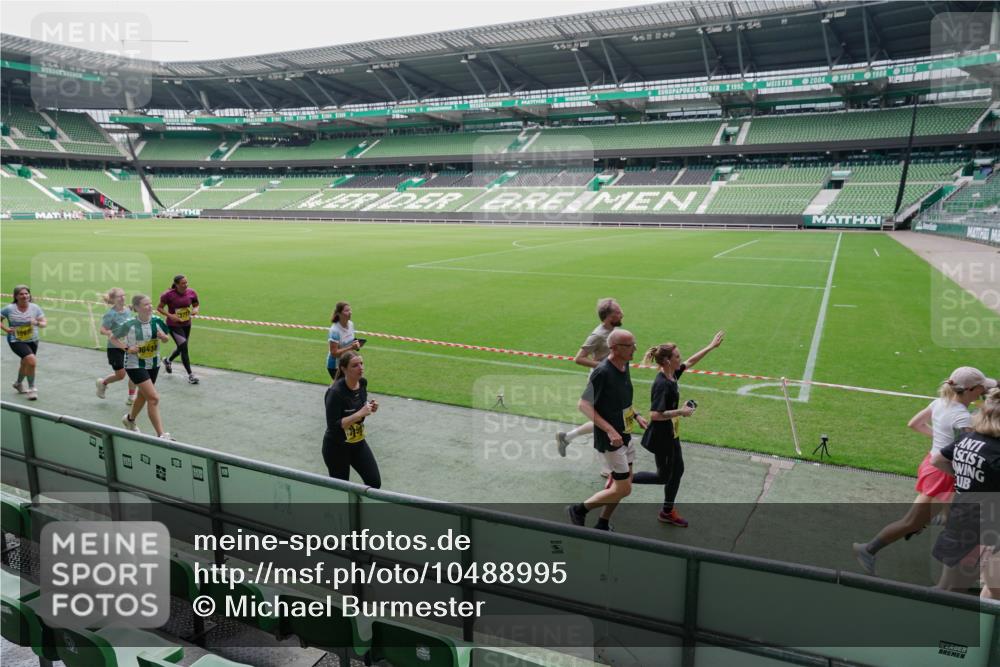 13.09.2026 - 21. swb-Marathon Bremen Michael Burmester http://msf.ph/oto/10488995 13.09.2026 10:38:30 Laufen im Stadion 10090, 10091, 10135, 10139, 10150, 10168, 10188, 10190, 10204, 10205, 10238, 10259, 10260, 10273, 10274, 10283, 10305, 10315, 10323, 10360, 10363, 10364, 10370, 10375, 10376, 10378, 10404, 10432, 10444, 10457, 10465, 10469, 10488, 10505, 10510, 10511, 10516, 10526, 10595, 10598, 10609, 10630, 10645, 10654, 10661, 10662, 10663, 10664, 10674, 10681, 10682, 10686, 10695, 10697, 10802, 10823 meine-sportfotos.de