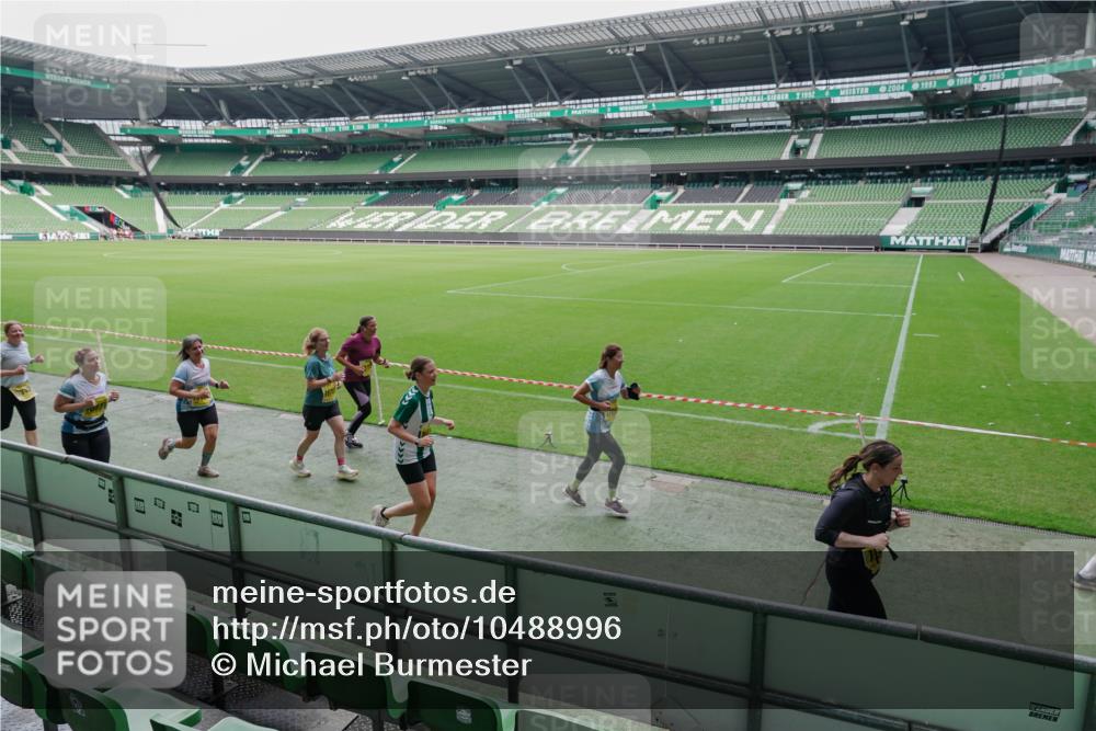 13.09.2026 - 21. swb-Marathon Bremen Michael Burmester http://msf.ph/oto/10488996 13.09.2026 10:38:31 Laufen im Stadion 10090, 10091, 10135, 10139, 10150, 10168, 10188, 10190, 10204, 10205, 10238, 10259, 10260, 10273, 10274, 10283, 10305, 10315, 10323, 10360, 10363, 10364, 10370, 10375, 10376, 10378, 10404, 10432, 10444, 10457, 10465, 10469, 10488, 10505, 10510, 10511, 10516, 10526, 10595, 10598, 10609, 10630, 10645, 10654, 10661, 10662, 10663, 10664, 10674, 10681, 10682, 10686, 10695, 10697, 10802, 10823 meine-sportfotos.de