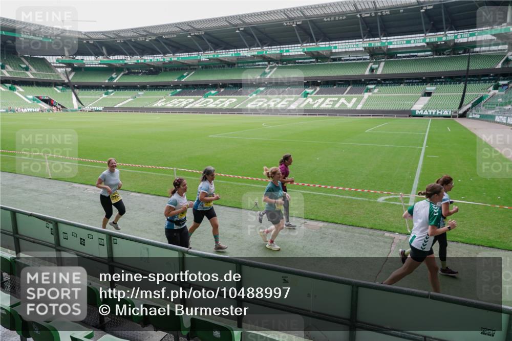 13.09.2026 - 21. swb-Marathon Bremen Michael Burmester http://msf.ph/oto/10488997 13.09.2026 10:38:32 Laufen im Stadion 10090, 10091, 10135, 10139, 10150, 10168, 10188, 10190, 10204, 10205, 10238, 10259, 10260, 10273, 10274, 10283, 10305, 10315, 10323, 10360, 10363, 10364, 10370, 10375, 10376, 10378, 10404, 10432, 10444, 10457, 10465, 10469, 10488, 10505, 10510, 10511, 10516, 10526, 10595, 10598, 10609, 10630, 10645, 10654, 10661, 10662, 10663, 10664, 10674, 10681, 10682, 10686, 10695, 10697, 10802, 10823 meine-sportfotos.de