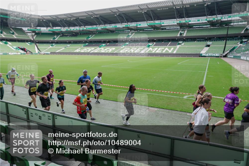 13.09.2026 - 21. swb-Marathon Bremen Michael Burmester http://msf.ph/oto/10489004 13.09.2026 10:38:41 Laufen im Stadion 10090, 10091, 10135, 10138, 10139, 10150, 10168, 10188, 10190, 10204, 10205, 10217, 10229, 10238, 10259, 10260, 10273, 10274, 10283, 10305, 10314, 10315, 10323, 10360, 10363, 10364, 10370, 10375, 10376, 10378, 10404, 10432, 10457, 10465, 10469, 10488, 10505, 10510, 10511, 10526, 10595, 10598, 10609, 10619, 10630, 10645, 10654, 10661, 10662, 10664, 10674, 10681, 10682, 10686, 10695, 10697, 10802, 10823 meine-sportfotos.de
