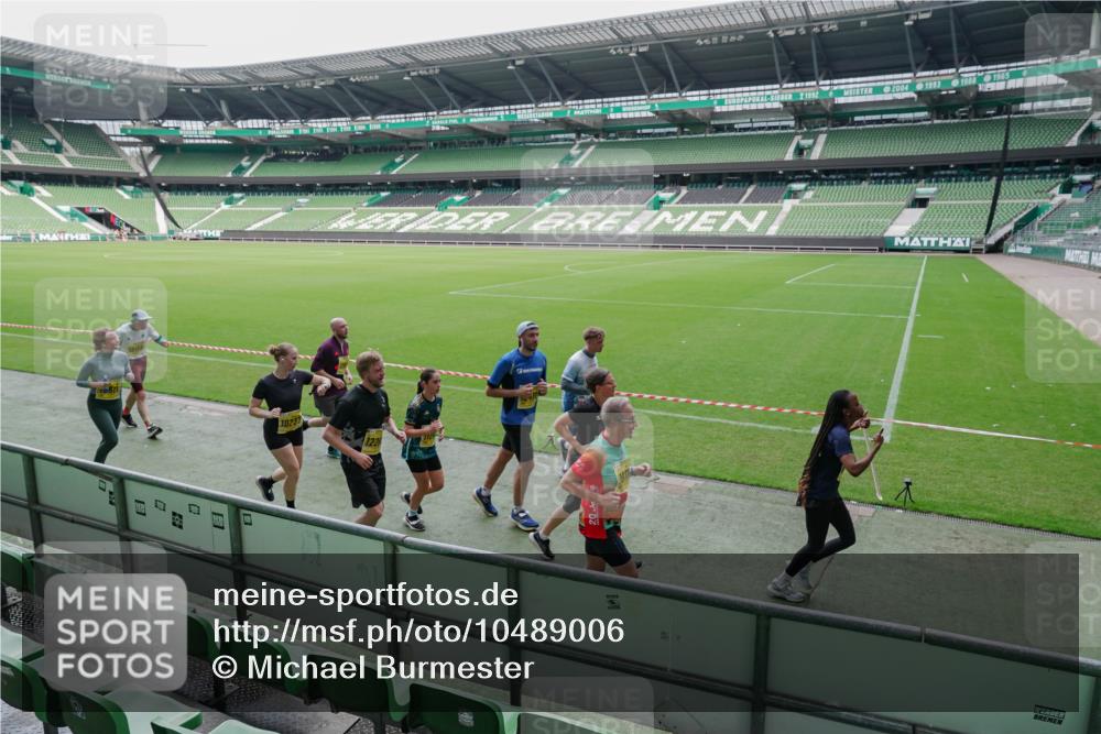 13.09.2026 - 21. swb-Marathon Bremen Michael Burmester http://msf.ph/oto/10489006 13.09.2026 10:38:42 Laufen im Stadion 10090, 10091, 10135, 10138, 10139, 10150, 10168, 10188, 10190, 10204, 10205, 10217, 10229, 10238, 10259, 10260, 10273, 10274, 10283, 10305, 10314, 10315, 10323, 10360, 10363, 10364, 10370, 10375, 10376, 10378, 10404, 10432, 10457, 10465, 10469, 10488, 10505, 10510, 10511, 10526, 10595, 10598, 10609, 10619, 10630, 10645, 10654, 10661, 10662, 10664, 10674, 10681, 10682, 10686, 10695, 10697, 10802, 10823 meine-sportfotos.de