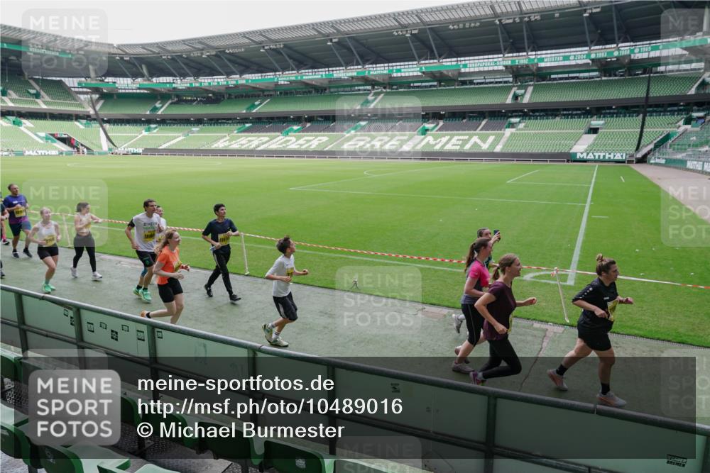 13.09.2026 - 21. swb-Marathon Bremen Michael Burmester http://msf.ph/oto/10489016 13.09.2026 10:38:54 Laufen im Stadion 10090, 10091, 10135, 10138, 10139, 10168, 10188, 10190, 10204, 10205, 10217, 10229, 10238, 10259, 10260, 10273, 10274, 10279, 10280, 10283, 10305, 10314, 10323, 10360, 10363, 10364, 10370, 10375, 10376, 10378, 10404, 10432, 10457, 10465, 10469, 10488, 10493, 10501, 10505, 10510, 10511, 10526, 10556, 10576, 10595, 10609, 10616, 10619, 10630, 10645, 10654, 10660, 10661, 10662, 10664, 10681, 10682, 10686, 10695, 10697, 10712, 10743, 10802, 10823 meine-sportfotos.de