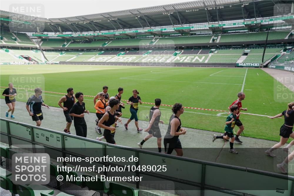 13.09.2026 - 21. swb-Marathon Bremen Michael Burmester http://msf.ph/oto/10489025 13.09.2026 10:39:02 Laufen im Stadion 10090, 10091, 10135, 10138, 10139, 10168, 10188, 10190, 10204, 10205, 10217, 10229, 10238, 10259, 10260, 10279, 10280, 10283, 10305, 10314, 10323, 10360, 10363, 10364, 10370, 10375, 10376, 10378, 10404, 10432, 10457, 10465, 10469, 10484, 10488, 10493, 10501, 10505, 10510, 10511, 10526, 10556, 10576, 10580, 10595, 10609, 10616, 10619, 10630, 10645, 10654, 10660, 10661, 10662, 10664, 10681, 10682, 10686, 10695, 10697, 10712, 10743, 10802, 10823 meine-sportfotos.de