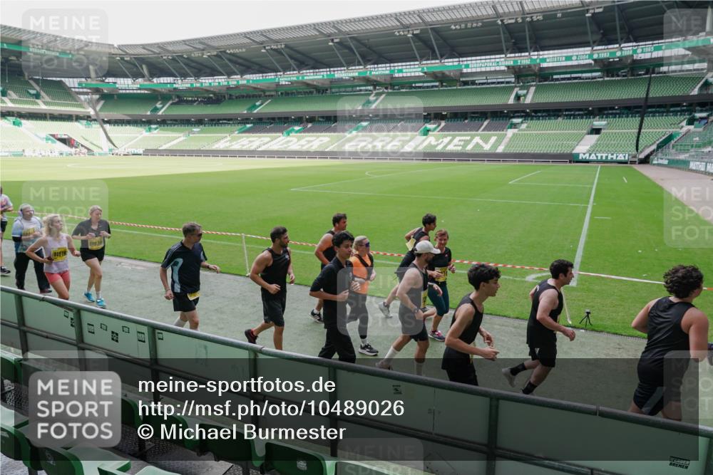 13.09.2026 - 21. swb-Marathon Bremen Michael Burmester http://msf.ph/oto/10489026 13.09.2026 10:39:03 Laufen im Stadion 10090, 10091, 10135, 10138, 10139, 10168, 10188, 10190, 10204, 10205, 10217, 10229, 10238, 10259, 10260, 10279, 10280, 10283, 10305, 10314, 10323, 10360, 10363, 10364, 10370, 10375, 10376, 10378, 10404, 10432, 10457, 10465, 10469, 10484, 10488, 10493, 10501, 10505, 10510, 10511, 10526, 10556, 10576, 10580, 10595, 10609, 10616, 10619, 10630, 10645, 10654, 10660, 10661, 10662, 10664, 10681, 10682, 10686, 10695, 10697, 10712, 10743, 10802, 10823 meine-sportfotos.de