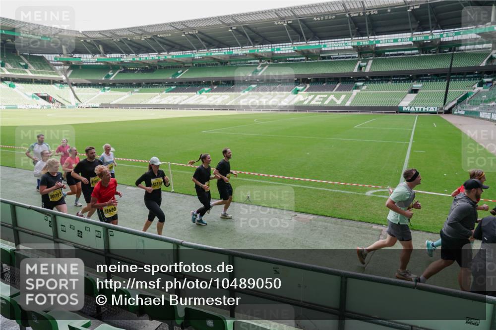 13.09.2026 - 21. swb-Marathon Bremen Michael Burmester http://msf.ph/oto/10489050 13.09.2026 10:39:30 Laufen im Stadion 10135, 10138, 10139, 10156, 10168, 10169, 10188, 10204, 10205, 10217, 10229, 10234, 10238, 10259, 10260, 10279, 10280, 10299, 10314, 10360, 10363, 10364, 10378, 10386, 10404, 10457, 10465, 10469, 10484, 10493, 10501, 10505, 10510, 10511, 10526, 10556, 10570, 10576, 10580, 10595, 10599, 10609, 10616, 10619, 10630, 10645, 10653, 10660, 10661, 10662, 10664, 10681, 10682, 10686, 10695, 10696, 10697, 10712, 10737, 10743, 10751, 10802 meine-sportfotos.de