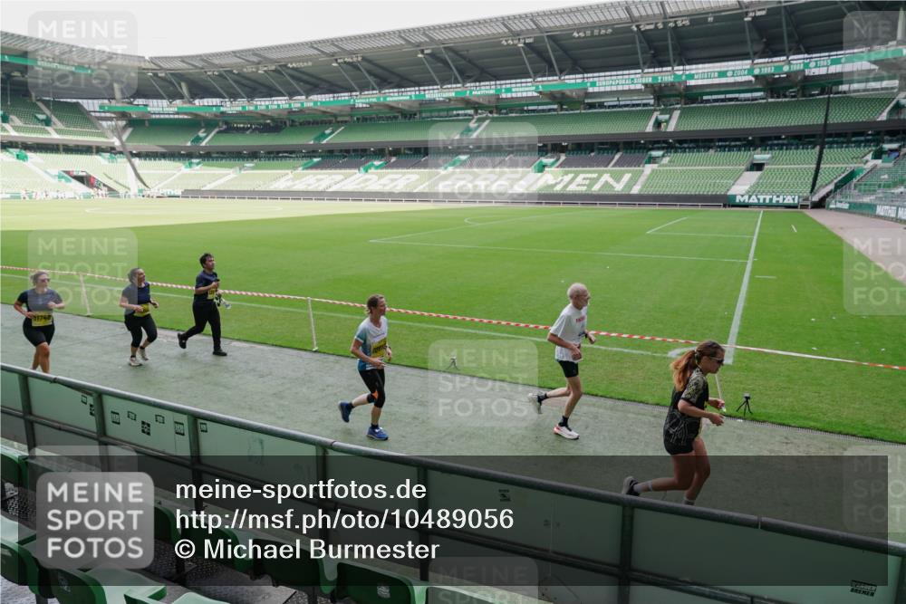 13.09.2026 - 21. swb-Marathon Bremen Michael Burmester http://msf.ph/oto/10489056 13.09.2026 10:39:36 Laufen im Stadion 10135, 10138, 10139, 10156, 10168, 10169, 10188, 10204, 10205, 10213, 10217, 10229, 10234, 10238, 10259, 10260, 10279, 10280, 10299, 10314, 10321, 10360, 10363, 10364, 10378, 10386, 10404, 10417, 10457, 10469, 10484, 10493, 10501, 10505, 10510, 10511, 10526, 10556, 10570, 10576, 10580, 10595, 10599, 10609, 10616, 10619, 10630, 10645, 10653, 10660, 10661, 10662, 10664, 10681, 10682, 10686, 10695, 10696, 10697, 10712, 10737, 10743, 10751, 10802 meine-sportfotos.de