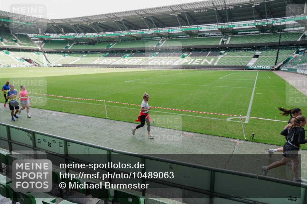 13.09.2026 - 21. swb-Marathon Bremen Michael Burmester http://msf.ph/oto/10489063 13.09.2026 10:39:45 Laufen im Stadion 10135, 10138, 10139, 10156, 10168, 10169, 10188, 10204, 10213, 10217, 10229, 10234, 10238, 10259, 10260, 10279, 10280, 10299, 10314, 10321, 10360, 10363, 10364, 10378, 10386, 10404, 10406, 10417, 10435, 10457, 10469, 10484, 10493, 10501, 10505, 10510, 10511, 10526, 10556, 10570, 10576, 10580, 10582, 10595, 10599, 10609, 10616, 10619, 10630, 10645, 10653, 10660, 10661, 10662, 10664, 10681, 10682, 10686, 10695, 10696, 10697, 10712, 10737, 10743, 10751 meine-sportfotos.de