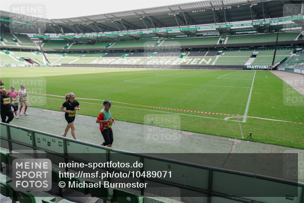 13.09.2026 - 21. swb-Marathon Bremen Michael Burmester http://msf.ph/oto/10489071 13.09.2026 10:39:57 Laufen im Stadion 10135, 10138, 10139, 10156, 10169, 10188, 10204, 10213, 10217, 10229, 10234, 10238, 10259, 10260, 10279, 10280, 10299, 10314, 10321, 10360, 10363, 10364, 10378, 10386, 10404, 10406, 10417, 10424, 10435, 10455, 10457, 10469, 10484, 10493, 10501, 10505, 10510, 10511, 10556, 10570, 10576, 10580, 10582, 10595, 10599, 10609, 10616, 10619, 10630, 10653, 10660, 10662, 10664, 10686, 10696, 10712, 10737, 10743, 10751 meine-sportfotos.de