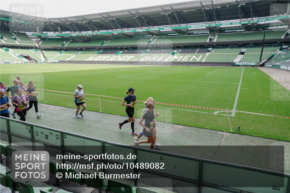 13.09.2026 - 21. swb-Marathon Bremen Michael Burmester http://msf.ph/oto/10489082 13.09.2026 10:40:10 Laufen im Stadion 10135, 10138, 10139, 10156, 10169, 10204, 10213, 10217, 10229, 10234, 10238, 10279, 10280, 10299, 10314, 10321, 10354, 10360, 10363, 10364, 10378, 10386, 10404, 10406, 10417, 10424, 10435, 10455, 10457, 10469, 10484, 10493, 10501, 10505, 10510, 10511, 10545, 10556, 10570, 10576, 10580, 10582, 10595, 10599, 10609, 10611, 10616, 10619, 10630, 10653, 10660, 10662, 10664, 10686, 10694, 10696, 10712, 10737, 10743, 10751 meine-sportfotos.de