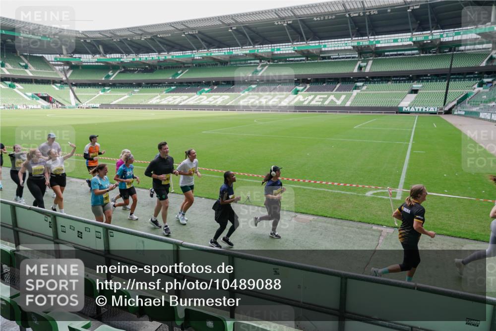 13.09.2026 - 21. swb-Marathon Bremen Michael Burmester http://msf.ph/oto/10489088 13.09.2026 10:40:16 Laufen im Stadion 10135, 10138, 10139, 10155, 10156, 10169, 10204, 10213, 10217, 10229, 10234, 10238, 10279, 10280, 10299, 10313, 10314, 10321, 10354, 10360, 10363, 10364, 10378, 10386, 10404, 10406, 10417, 10424, 10435, 10455, 10457, 10469, 10483, 10484, 10493, 10501, 10505, 10510, 10511, 10545, 10556, 10570, 10576, 10580, 10582, 10586, 10595, 10599, 10609, 10611, 10616, 10619, 10630, 10653, 10660, 10662, 10664, 10686, 10694, 10696, 10712, 10737, 10743, 10751, 10766 meine-sportfotos.de