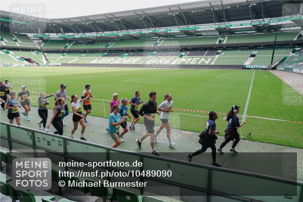 13.09.2026 - 21. swb-Marathon Bremen Michael Burmester http://msf.ph/oto/10489090 13.09.2026 10:40:17 Laufen im Stadion 10135, 10138, 10139, 10155, 10156, 10169, 10204, 10213, 10217, 10229, 10234, 10238, 10279, 10280, 10299, 10313, 10314, 10321, 10354, 10360, 10363, 10364, 10378, 10386, 10404, 10406, 10417, 10424, 10435, 10455, 10457, 10469, 10483, 10484, 10493, 10501, 10505, 10510, 10511, 10545, 10556, 10570, 10576, 10580, 10582, 10586, 10595, 10599, 10609, 10611, 10616, 10619, 10630, 10653, 10660, 10662, 10664, 10686, 10694, 10696, 10706, 10712, 10737, 10743, 10751, 10766 meine-sportfotos.de