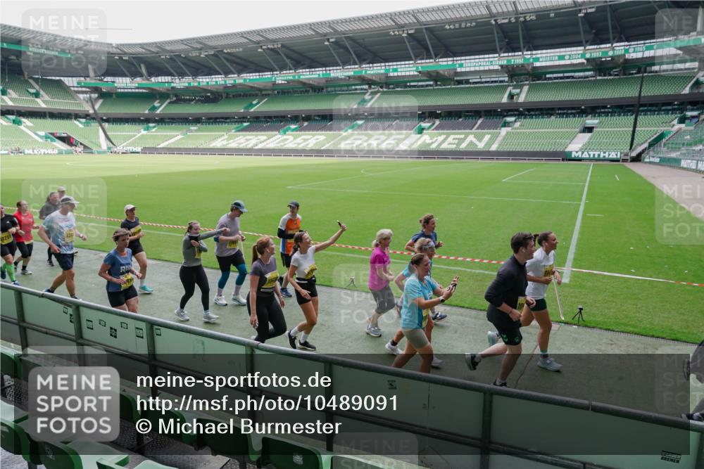 13.09.2026 - 21. swb-Marathon Bremen Michael Burmester http://msf.ph/oto/10489091 13.09.2026 10:40:18 Laufen im Stadion 10135, 10138, 10139, 10155, 10156, 10169, 10204, 10213, 10217, 10229, 10234, 10238, 10279, 10280, 10299, 10313, 10314, 10321, 10354, 10360, 10363, 10364, 10378, 10386, 10404, 10406, 10417, 10424, 10435, 10455, 10457, 10469, 10483, 10484, 10493, 10501, 10505, 10510, 10511, 10545, 10556, 10570, 10576, 10580, 10582, 10586, 10595, 10599, 10609, 10611, 10616, 10619, 10630, 10653, 10660, 10662, 10664, 10686, 10694, 10696, 10706, 10712, 10737, 10743, 10751, 10766 meine-sportfotos.de