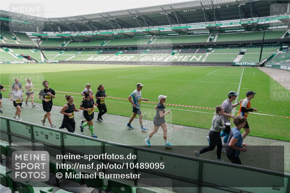 13.09.2026 - 21. swb-Marathon Bremen Michael Burmester http://msf.ph/oto/10489095 13.09.2026 10:40:20 Laufen im Stadion 10135, 10138, 10139, 10155, 10156, 10169, 10204, 10213, 10217, 10229, 10234, 10238, 10279, 10280, 10299, 10313, 10314, 10321, 10354, 10360, 10363, 10364, 10378, 10386, 10404, 10406, 10417, 10424, 10435, 10455, 10457, 10469, 10483, 10484, 10493, 10501, 10505, 10510, 10511, 10545, 10556, 10570, 10576, 10580, 10582, 10586, 10595, 10599, 10609, 10611, 10616, 10619, 10630, 10653, 10660, 10662, 10664, 10686, 10694, 10696, 10706, 10712, 10737, 10743, 10751, 10766 meine-sportfotos.de