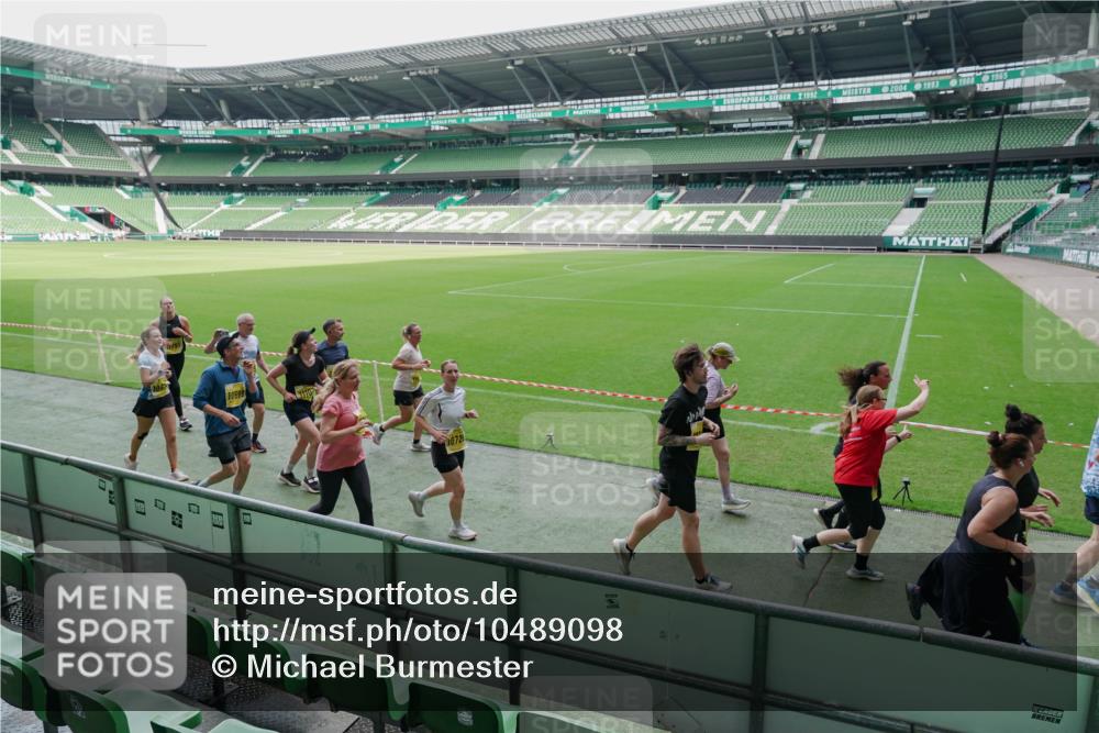 13.09.2026 - 21. swb-Marathon Bremen Michael Burmester http://msf.ph/oto/10489098 13.09.2026 10:40:23 Laufen im Stadion 10135, 10138, 10139, 10155, 10156, 10169, 10204, 10213, 10217, 10229, 10234, 10238, 10279, 10280, 10299, 10313, 10314, 10321, 10354, 10360, 10363, 10364, 10378, 10386, 10404, 10406, 10417, 10419, 10424, 10435, 10455, 10457, 10469, 10483, 10484, 10493, 10501, 10505, 10510, 10511, 10545, 10556, 10570, 10576, 10580, 10582, 10586, 10599, 10609, 10611, 10616, 10619, 10653, 10660, 10662, 10664, 10686, 10694, 10696, 10706, 10712, 10737, 10743, 10751, 10766, 10768 meine-sportfotos.de