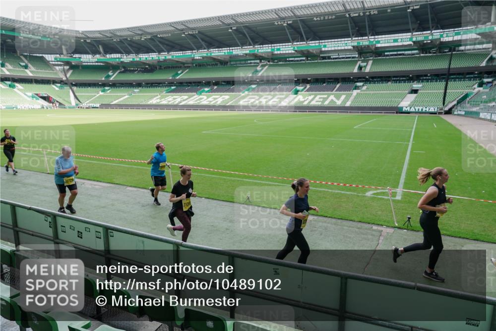 13.09.2026 - 21. swb-Marathon Bremen Michael Burmester http://msf.ph/oto/10489102 13.09.2026 10:40:26 Laufen im Stadion 10135, 10138, 10139, 10155, 10156, 10169, 10204, 10213, 10217, 10229, 10234, 10279, 10280, 10299, 10313, 10314, 10321, 10354, 10360, 10363, 10364, 10378, 10386, 10404, 10406, 10417, 10419, 10424, 10435, 10455, 10483, 10484, 10493, 10501, 10505, 10510, 10511, 10545, 10556, 10570, 10576, 10580, 10582, 10586, 10599, 10609, 10611, 10616, 10619, 10644, 10653, 10660, 10662, 10664, 10686, 10694, 10696, 10706, 10712, 10737, 10743, 10751, 10766, 10768 meine-sportfotos.de