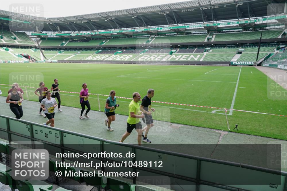 13.09.2026 - 21. swb-Marathon Bremen Michael Burmester http://msf.ph/oto/10489112 13.09.2026 10:40:42 Laufen im Stadion 10138, 10155, 10156, 10163, 10169, 10213, 10217, 10229, 10234, 10247, 10279, 10280, 10299, 10313, 10314, 10321, 10354, 10386, 10399, 10406, 10414, 10417, 10419, 10424, 10435, 10455, 10483, 10484, 10493, 10501, 10527, 10545, 10556, 10570, 10576, 10580, 10582, 10586, 10599, 10611, 10616, 10619, 10644, 10653, 10660, 10694, 10696, 10705, 10706, 10712, 10719, 10737, 10743, 10751, 10766, 10768, 10804, 10859, 11043 meine-sportfotos.de
