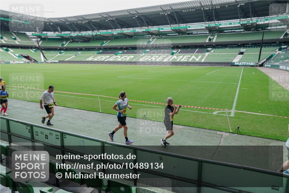 13.09.2026 - 21. swb-Marathon Bremen Michael Burmester http://msf.ph/oto/10489134 13.09.2026 10:41:05 Laufen im Stadion 10155, 10156, 10163, 10169, 10213, 10234, 10247, 10299, 10313, 10321, 10354, 10386, 10399, 10406, 10414, 10417, 10419, 10422, 10424, 10435, 10455, 10461, 10462, 10483, 10484, 10527, 10545, 10547, 10570, 10580, 10582, 10586, 10599, 10611, 10644, 10653, 10694, 10696, 10705, 10706, 10719, 10722, 10737, 10751, 10766, 10768, 10776, 10804, 10859, 10889, 11043, 11239 meine-sportfotos.de