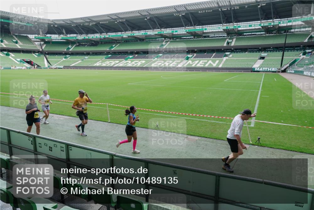 13.09.2026 - 21. swb-Marathon Bremen Michael Burmester http://msf.ph/oto/10489135 13.09.2026 10:41:08 Laufen im Stadion 10155, 10156, 10163, 10169, 10213, 10234, 10247, 10299, 10313, 10321, 10354, 10386, 10399, 10406, 10414, 10417, 10419, 10422, 10424, 10435, 10455, 10461, 10462, 10483, 10484, 10527, 10545, 10546, 10547, 10570, 10580, 10582, 10586, 10599, 10611, 10644, 10653, 10694, 10696, 10705, 10706, 10719, 10722, 10737, 10751, 10766, 10768, 10776, 10804, 10859, 10889, 10977, 11043, 11239 meine-sportfotos.de