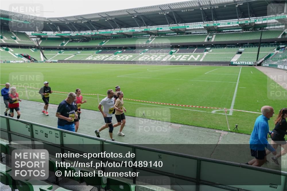 13.09.2026 - 21. swb-Marathon Bremen Michael Burmester http://msf.ph/oto/10489140 13.09.2026 10:41:13 Laufen im Stadion 10155, 10156, 10163, 10169, 10213, 10234, 10247, 10299, 10313, 10321, 10354, 10386, 10399, 10406, 10414, 10417, 10419, 10422, 10424, 10435, 10455, 10461, 10462, 10483, 10484, 10527, 10545, 10546, 10547, 10570, 10582, 10586, 10599, 10611, 10644, 10653, 10694, 10696, 10705, 10706, 10719, 10722, 10737, 10751, 10766, 10768, 10776, 10804, 10859, 10889, 10909, 10963, 10977, 11043, 11239 meine-sportfotos.de
