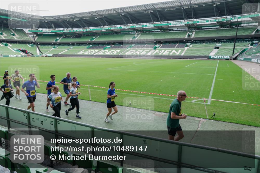 13.09.2026 - 21. swb-Marathon Bremen Michael Burmester http://msf.ph/oto/10489147 13.09.2026 10:41:22 Laufen im Stadion 10155, 10156, 10163, 10169, 10213, 10247, 10299, 10313, 10321, 10354, 10386, 10399, 10406, 10414, 10417, 10419, 10422, 10424, 10435, 10455, 10461, 10462, 10483, 10519, 10527, 10545, 10546, 10547, 10570, 10582, 10586, 10599, 10611, 10644, 10653, 10694, 10696, 10705, 10706, 10719, 10722, 10751, 10766, 10768, 10776, 10804, 10859, 10889, 10909, 10963, 10977, 11043, 11239 meine-sportfotos.de