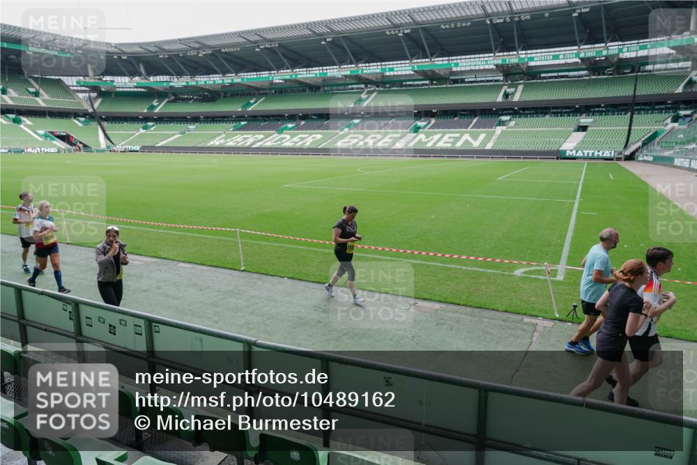 13.09.2026 - 21. swb-Marathon Bremen Michael Burmester http://msf.ph/oto/10489162 13.09.2026 10:41:36 Laufen im Stadion 10148, 10155, 10163, 10169, 10213, 10247, 10299, 10313, 10321, 10354, 10395, 10396, 10399, 10406, 10414, 10417, 10419, 10422, 10424, 10435, 10455, 10461, 10462, 10483, 10490, 10519, 10527, 10545, 10546, 10547, 10582, 10586, 10611, 10644, 10694, 10705, 10706, 10719, 10722, 10766, 10768, 10776, 10804, 10854, 10859, 10889, 10909, 10963, 10977, 11027, 11043, 11084, 11085, 11090, 11097, 11098, 11192, 11239 meine-sportfotos.de