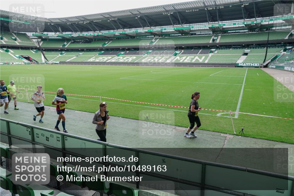 13.09.2026 - 21. swb-Marathon Bremen Michael Burmester http://msf.ph/oto/10489163 13.09.2026 10:41:37 Laufen im Stadion 10148, 10155, 10163, 10169, 10213, 10247, 10299, 10313, 10321, 10354, 10395, 10396, 10399, 10406, 10414, 10417, 10419, 10422, 10424, 10435, 10455, 10461, 10462, 10483, 10490, 10519, 10527, 10545, 10546, 10547, 10582, 10586, 10611, 10644, 10694, 10705, 10706, 10719, 10722, 10766, 10768, 10776, 10804, 10854, 10859, 10889, 10909, 10963, 10977, 11027, 11043, 11084, 11085, 11090, 11097, 11098, 11140, 11192, 11239 meine-sportfotos.de