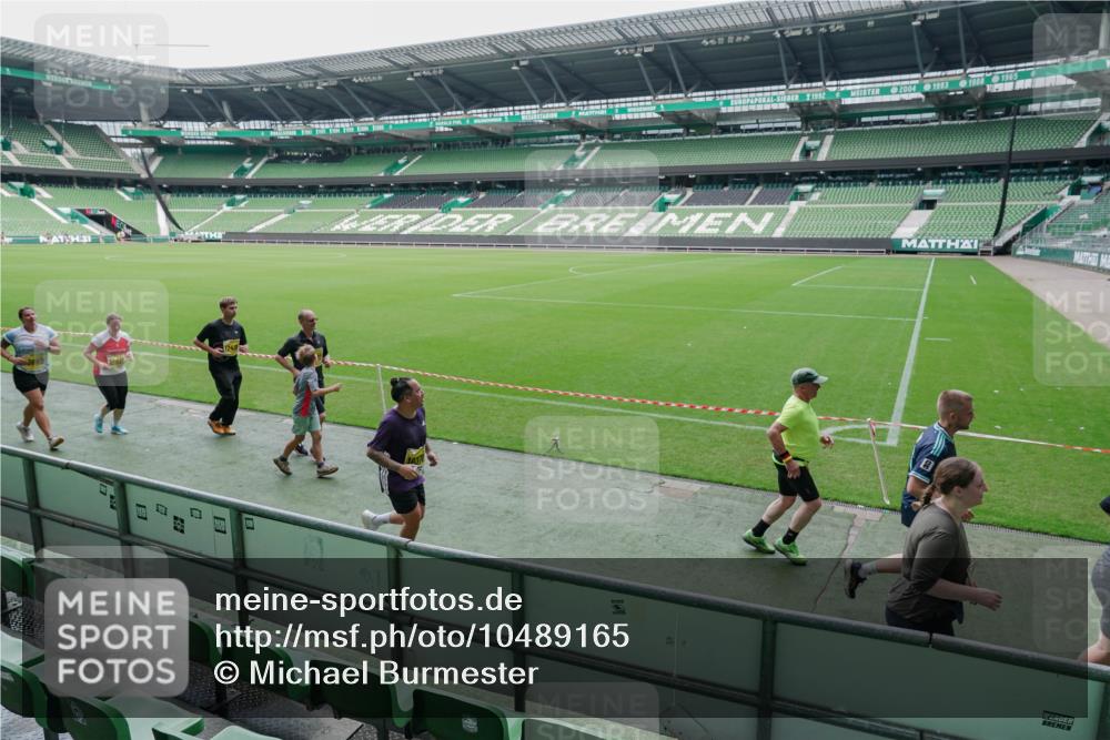 13.09.2026 - 21. swb-Marathon Bremen Michael Burmester http://msf.ph/oto/10489165 13.09.2026 10:41:42 Laufen im Stadion 10148, 10155, 10163, 10213, 10247, 10313, 10321, 10354, 10395, 10396, 10399, 10406, 10414, 10417, 10419, 10422, 10424, 10435, 10455, 10461, 10462, 10483, 10490, 10519, 10527, 10545, 10546, 10547, 10582, 10586, 10611, 10644, 10665, 10694, 10705, 10706, 10719, 10722, 10766, 10768, 10776, 10804, 10854, 10859, 10889, 10909, 10963, 10977, 11027, 11043, 11084, 11085, 11090, 11097, 11098, 11140, 11192, 11239 meine-sportfotos.de