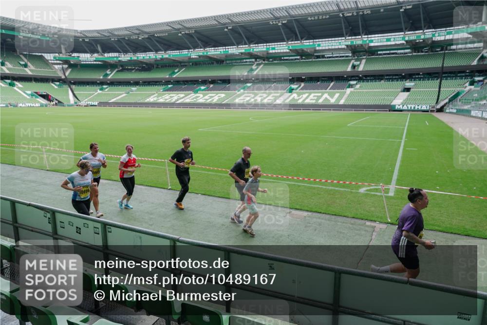 13.09.2026 - 21. swb-Marathon Bremen Michael Burmester http://msf.ph/oto/10489167 13.09.2026 10:41:44 Laufen im Stadion 10148, 10155, 10163, 10213, 10247, 10313, 10321, 10330, 10354, 10395, 10396, 10399, 10406, 10414, 10417, 10419, 10422, 10424, 10435, 10455, 10461, 10462, 10483, 10490, 10519, 10527, 10545, 10546, 10547, 10582, 10586, 10611, 10644, 10665, 10694, 10705, 10706, 10719, 10722, 10766, 10768, 10776, 10804, 10854, 10859, 10889, 10909, 10963, 10977, 11026, 11027, 11043, 11078, 11084, 11085, 11090, 11097, 11098, 11140, 11192, 11239 meine-sportfotos.de