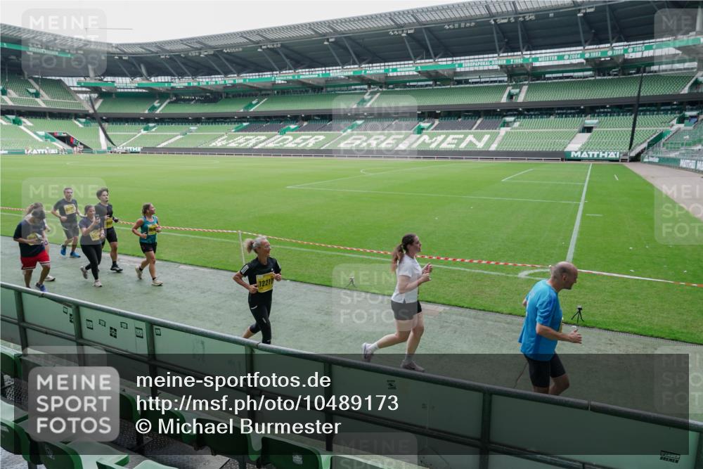 13.09.2026 - 21. swb-Marathon Bremen Michael Burmester http://msf.ph/oto/10489173 13.09.2026 10:41:49 Laufen im Stadion 10148, 10155, 10163, 10247, 10313, 10330, 10354, 10395, 10396, 10399, 10406, 10414, 10419, 10422, 10424, 10435, 10455, 10461, 10462, 10483, 10490, 10519, 10527, 10545, 10546, 10547, 10582, 10586, 10611, 10644, 10665, 10694, 10705, 10706, 10719, 10722, 10752, 10766, 10768, 10776, 10804, 10854, 10859, 10889, 10909, 10963, 10977, 11026, 11027, 11041, 11043, 11078, 11084, 11085, 11090, 11097, 11098, 11140, 11192, 11239 meine-sportfotos.de