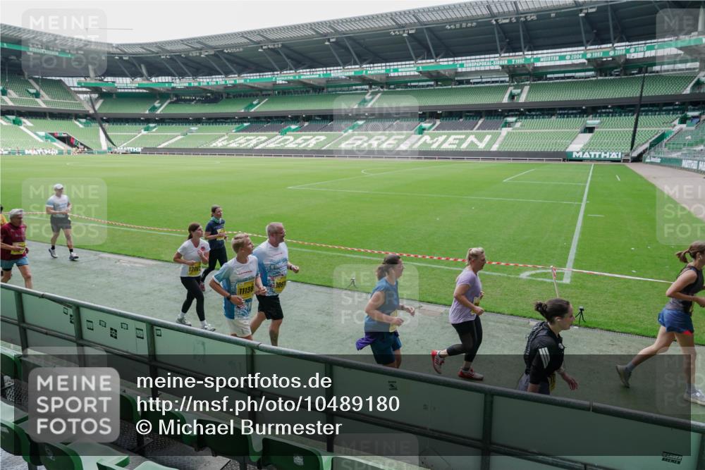 13.09.2026 - 21. swb-Marathon Bremen Michael Burmester http://msf.ph/oto/10489180 13.09.2026 10:41:56 Laufen im Stadion 10148, 10155, 10163, 10247, 10303, 10313, 10330, 10354, 10395, 10396, 10399, 10414, 10419, 10422, 10424, 10455, 10461, 10462, 10483, 10490, 10519, 10527, 10545, 10546, 10547, 10586, 10611, 10644, 10665, 10694, 10705, 10706, 10719, 10722, 10752, 10766, 10768, 10776, 10804, 10854, 10859, 10889, 10909, 10963, 10977, 11026, 11027, 11041, 11043, 11078, 11084, 11085, 11090, 11097, 11098, 11140, 11192, 11239 meine-sportfotos.de
