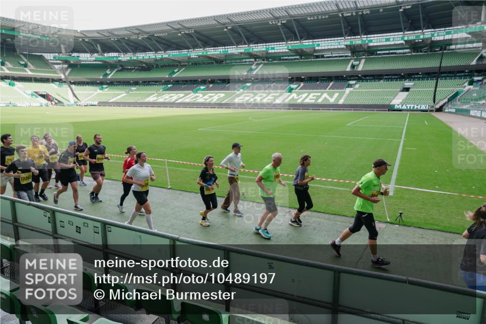 13.09.2026 - 21. swb-Marathon Bremen Michael Burmester http://msf.ph/oto/10489197 13.09.2026 10:42:13 Laufen im Stadion 10148, 10155, 10163, 10247, 10303, 10313, 10330, 10361, 10362, 10395, 10396, 10399, 10414, 10419, 10422, 10461, 10462, 10483, 10490, 10491, 10519, 10527, 10545, 10546, 10547, 10557, 10572, 10586, 10611, 10644, 10665, 10694, 10705, 10706, 10719, 10722, 10752, 10766, 10768, 10773, 10776, 10784, 10804, 10805, 10854, 10859, 10880, 10889, 10909, 10963, 10977, 11026, 11027, 11041, 11043, 11078, 11084, 11085, 11090, 11097, 11098, 11140, 11173, 11192, 11239 meine-sportfotos.de