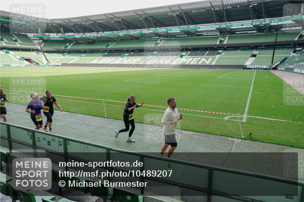 13.09.2026 - 21. swb-Marathon Bremen Michael Burmester http://msf.ph/oto/10489207 13.09.2026 10:42:21 Laufen im Stadion 10002, 10148, 10155, 10163, 10247, 10303, 10313, 10330, 10361, 10362, 10395, 10396, 10399, 10414, 10419, 10422, 10461, 10462, 10483, 10490, 10491, 10519, 10527, 10546, 10547, 10557, 10572, 10586, 10644, 10665, 10705, 10706, 10719, 10722, 10752, 10766, 10768, 10773, 10776, 10784, 10804, 10805, 10854, 10859, 10880, 10889, 10909, 10963, 10977, 11026, 11027, 11041, 11043, 11078, 11084, 11085, 11090, 11097, 11098, 11140, 11173, 11192, 11239, 11274 meine-sportfotos.de