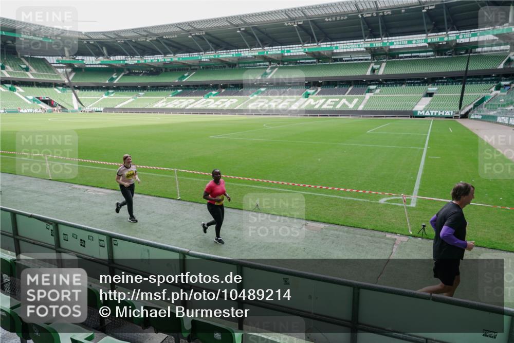 13.09.2026 - 21. swb-Marathon Bremen Michael Burmester http://msf.ph/oto/10489214 13.09.2026 10:42:33 Laufen im Stadion 10002, 10148, 10163, 10247, 10303, 10330, 10361, 10362, 10395, 10396, 10399, 10414, 10419, 10422, 10461, 10462, 10474, 10490, 10491, 10519, 10527, 10546, 10547, 10557, 10572, 10644, 10665, 10705, 10719, 10722, 10752, 10768, 10773, 10776, 10784, 10804, 10805, 10854, 10859, 10880, 10889, 10909, 10963, 10977, 11026, 11027, 11041, 11043, 11078, 11084, 11085, 11090, 11097, 11098, 11140, 11173, 11192, 11239, 11274 meine-sportfotos.de
