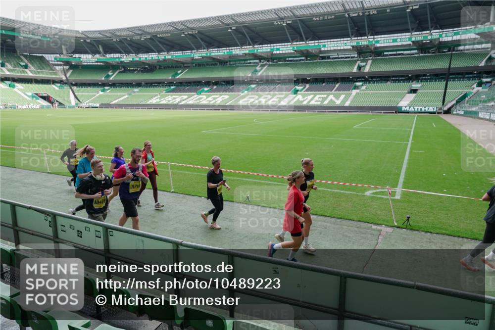 13.09.2026 - 21. swb-Marathon Bremen Michael Burmester http://msf.ph/oto/10489223 13.09.2026 10:42:44 Laufen im Stadion 10002, 10004, 10005, 10148, 10163, 10271, 10303, 10330, 10361, 10362, 10395, 10396, 10402, 10422, 10461, 10462, 10474, 10490, 10491, 10519, 10546, 10547, 10557, 10572, 10665, 10705, 10719, 10722, 10752, 10773, 10776, 10784, 10805, 10854, 10859, 10880, 10889, 10909, 10963, 10977, 11026, 11027, 11041, 11043, 11078, 11084, 11085, 11090, 11097, 11098, 11140, 11173, 11192, 11239, 11274, 11482, 11535 meine-sportfotos.de