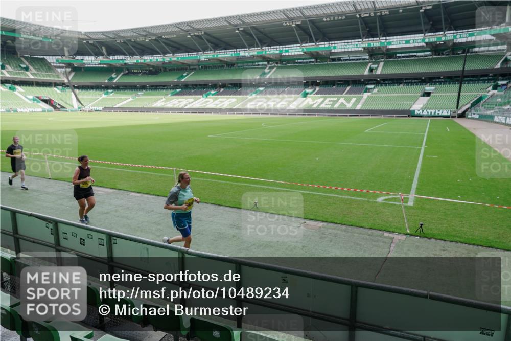 13.09.2026 - 21. swb-Marathon Bremen Michael Burmester http://msf.ph/oto/10489234 13.09.2026 10:43:04 Laufen im Stadion 10002, 10004, 10005, 10148, 10271, 10303, 10325, 10330, 10335, 10361, 10362, 10395, 10396, 10402, 10422, 10459, 10461, 10462, 10474, 10490, 10491, 10513, 10519, 10546, 10547, 10557, 10572, 10605, 10606, 10665, 10752, 10773, 10784, 10805, 10854, 10880, 10889, 10899, 10900, 10909, 10963, 10977, 11026, 11027, 11041, 11078, 11084, 11085, 11090, 11097, 11098, 11140, 11173, 11192, 11217, 11264, 11274, 11333, 11337, 11448, 11456, 11461, 11482, 11535 meine-sportfotos.de
