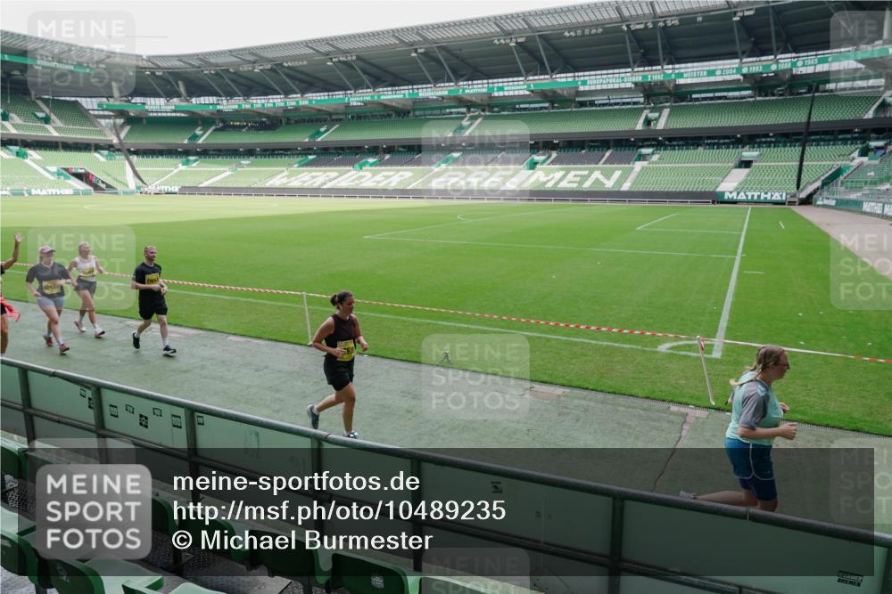 13.09.2026 - 21. swb-Marathon Bremen Michael Burmester http://msf.ph/oto/10489235 13.09.2026 10:43:06 Laufen im Stadion 10002, 10004, 10005, 10148, 10271, 10303, 10325, 10330, 10335, 10361, 10362, 10395, 10396, 10402, 10422, 10459, 10461, 10462, 10474, 10490, 10491, 10513, 10519, 10546, 10557, 10572, 10605, 10606, 10665, 10752, 10773, 10784, 10805, 10854, 10880, 10889, 10899, 10900, 10909, 10963, 10977, 11026, 11027, 11041, 11078, 11084, 11085, 11090, 11097, 11098, 11140, 11173, 11192, 11217, 11264, 11274, 11333, 11337, 11448, 11456, 11461, 11482, 11535 meine-sportfotos.de